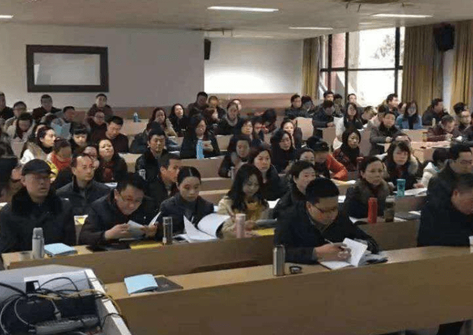 就业启航，内蒙古民族大学毕业生的职场征途