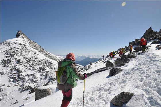 探索山师大的魅力，在知识的山峰上攀登